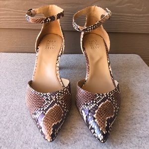 Naturalizer Aurelia pointy toe snake pumps